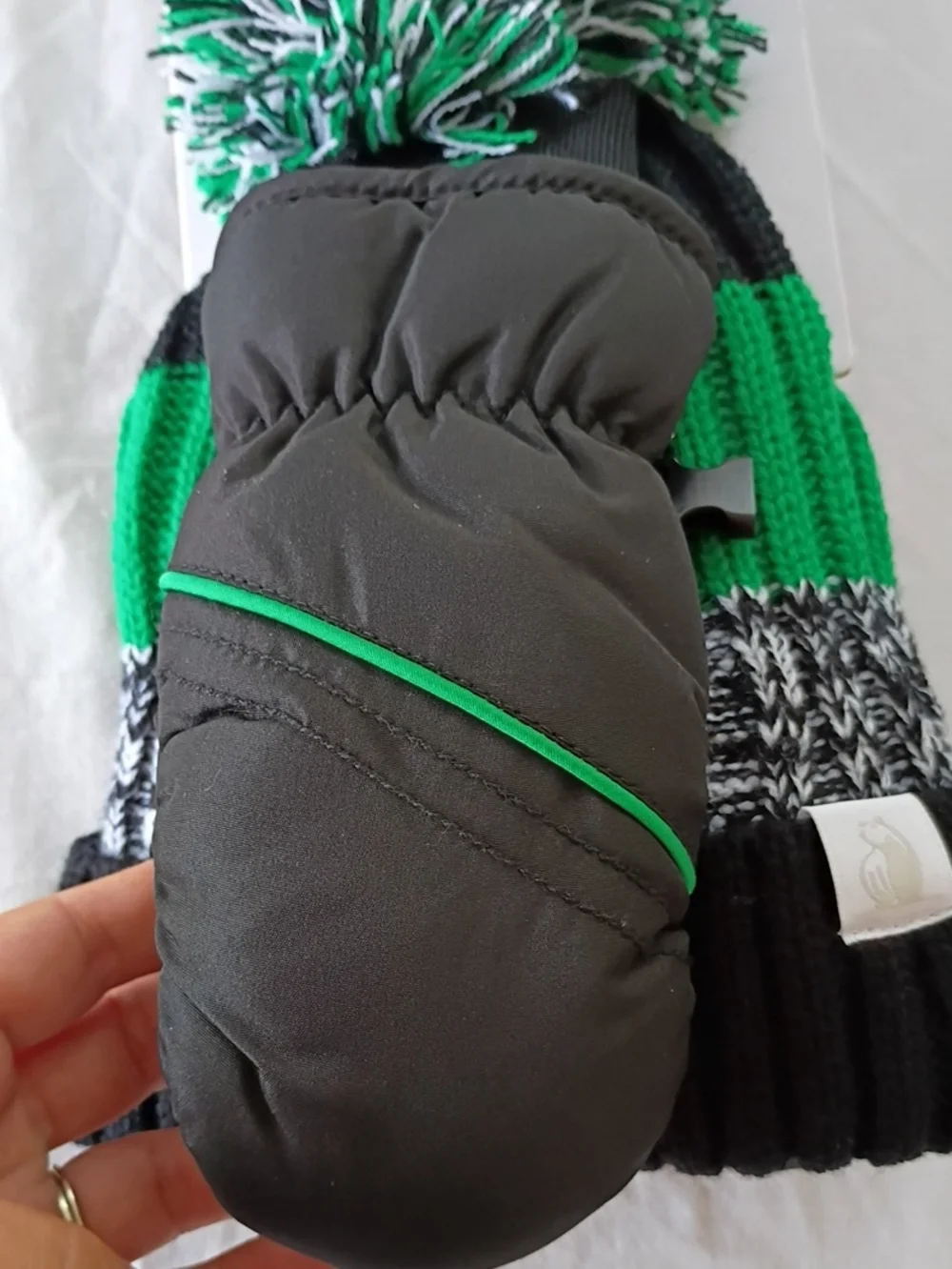 NWT Rugged Bear Kids Green & Charcoal Pom Hat Matching Ski Mittens 2-3 Year Boy